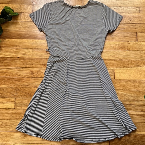 Rolla Coster Striped Faux Wrap Dress Size Medium - Picture 3 of 9